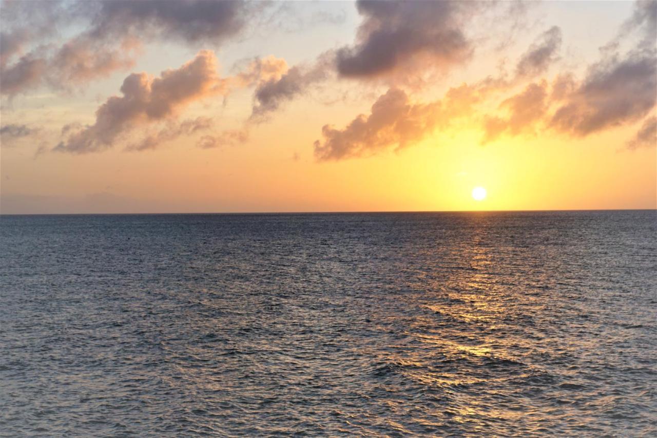Hotel Okinawa Ocean Front Chatan Esterno foto