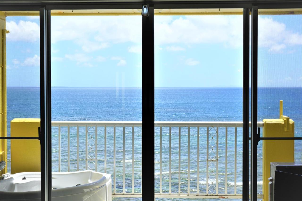 Hotel Okinawa Ocean Front Chatan Esterno foto
