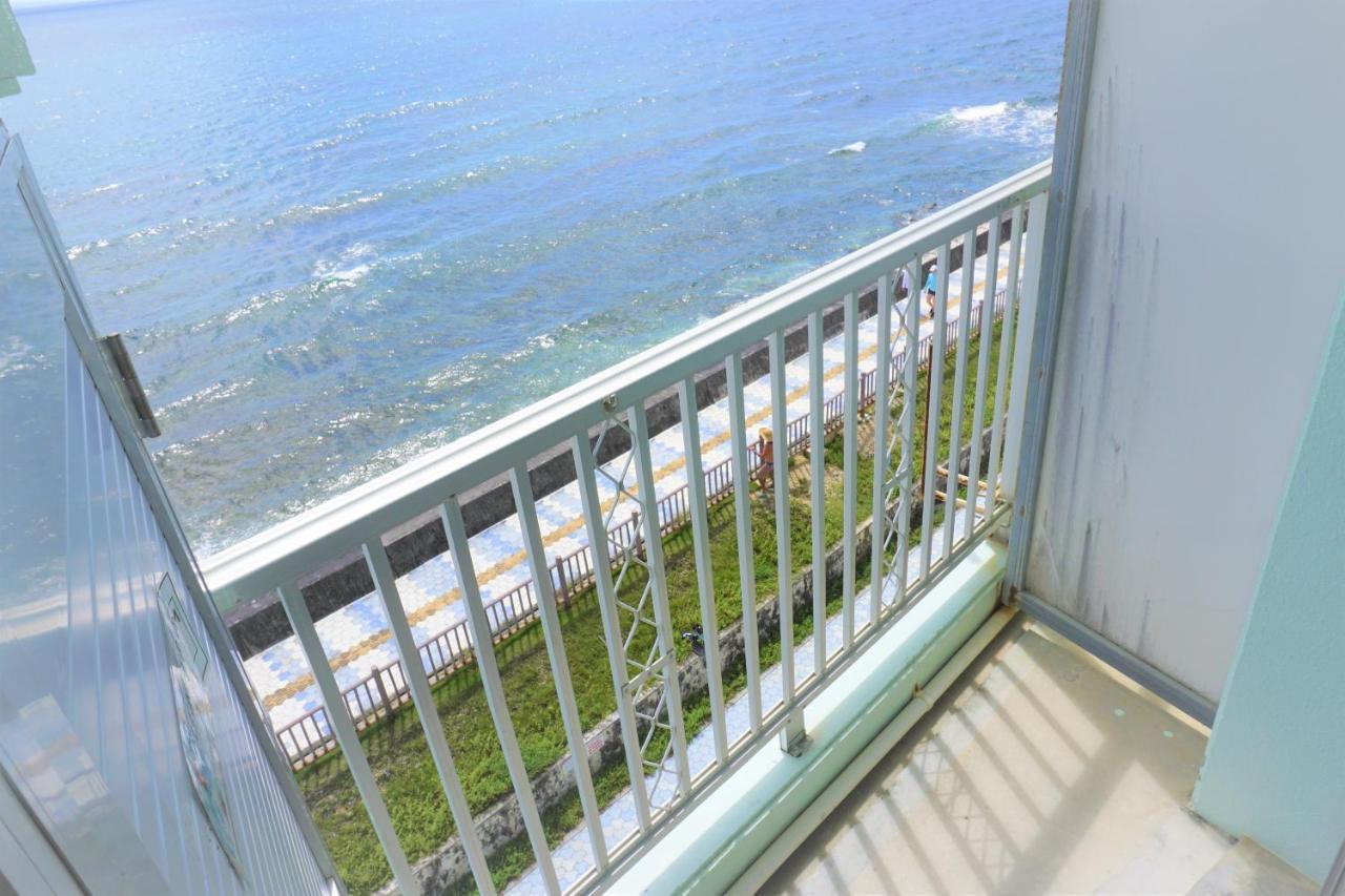 Hotel Okinawa Ocean Front Chatan Esterno foto