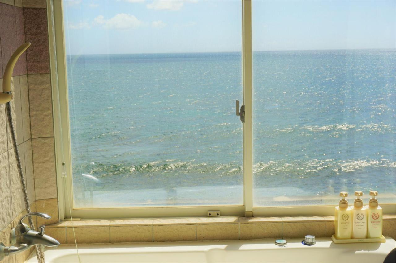 Hotel Okinawa Ocean Front Chatan Esterno foto