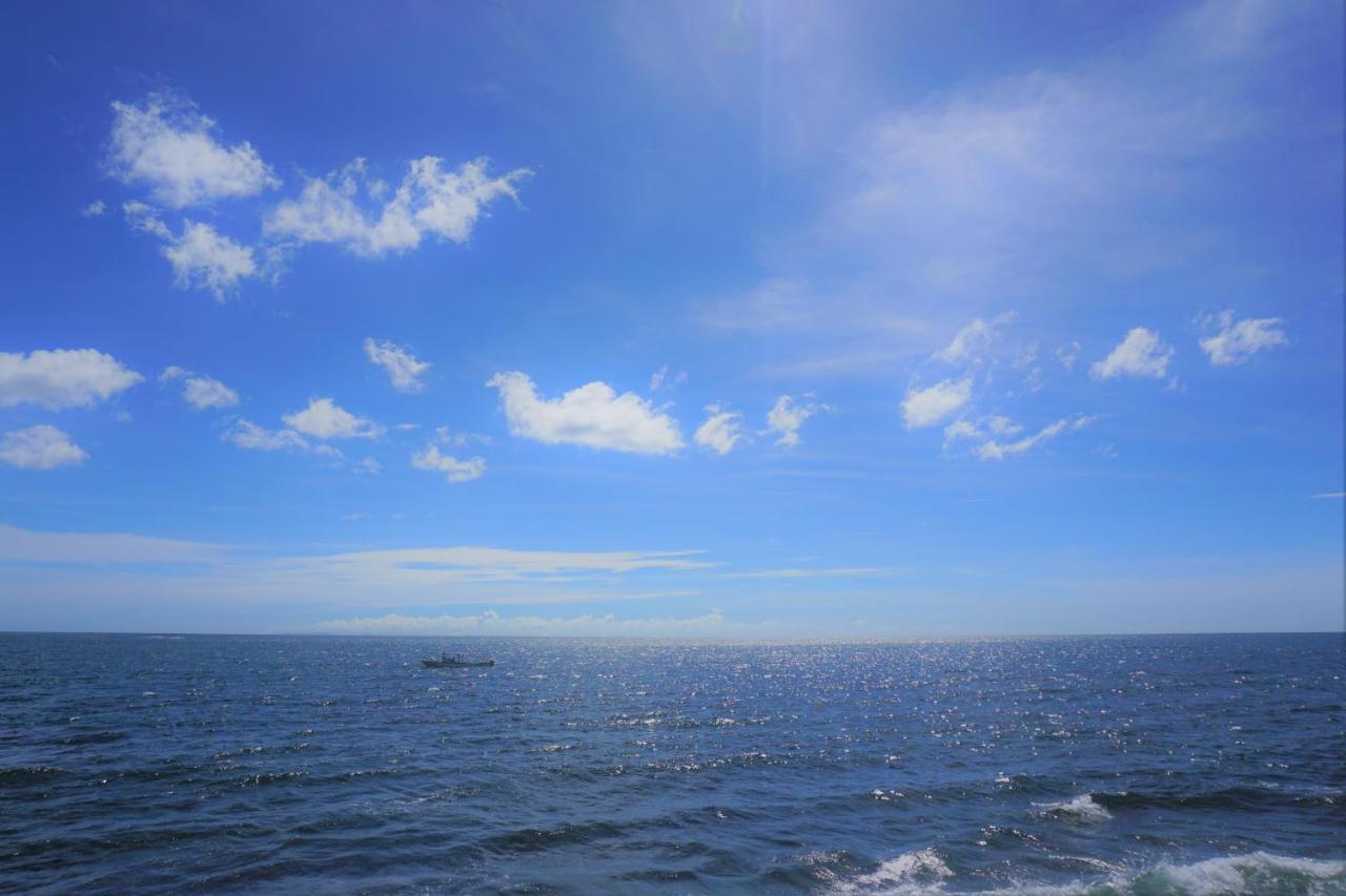 Hotel Okinawa Ocean Front Chatan Esterno foto